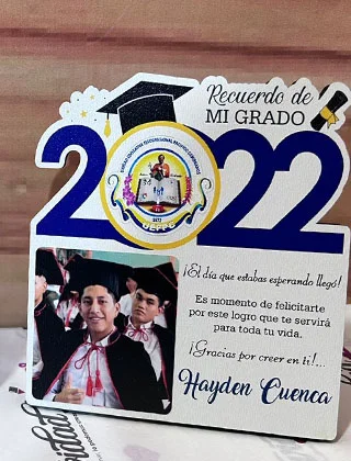 Recuerdo Graduación con año y fotografía · Fotografía 2