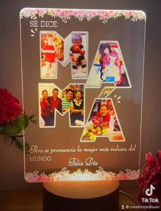 Lámpara LED MAMÁ con collage · Fotografía 4