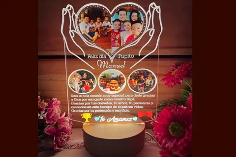 Lámpara de corazones y fotografías familiares · Fotografía 2