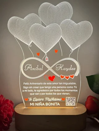 Lámpara LED Corazones e infinito grabados · Fotografía 2