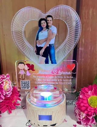 Lámpara LED Corazón con retrato de pareja · Fotografía 2