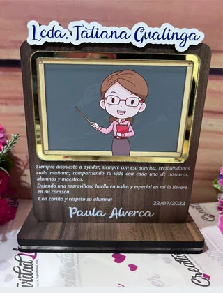 Placa de escritorio para maestra · Fotografía 2